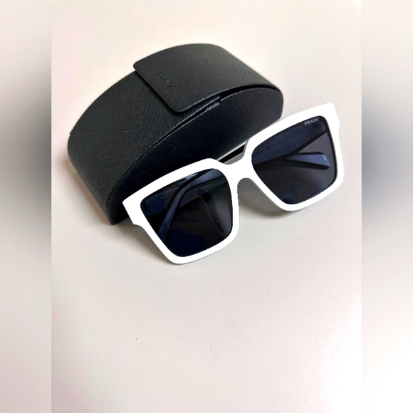 PRADA MILANO sunglasses SPR  24ZS  55.18  2AU-8C1  145 3N . White And Black Tone - Picture 1 of 10
